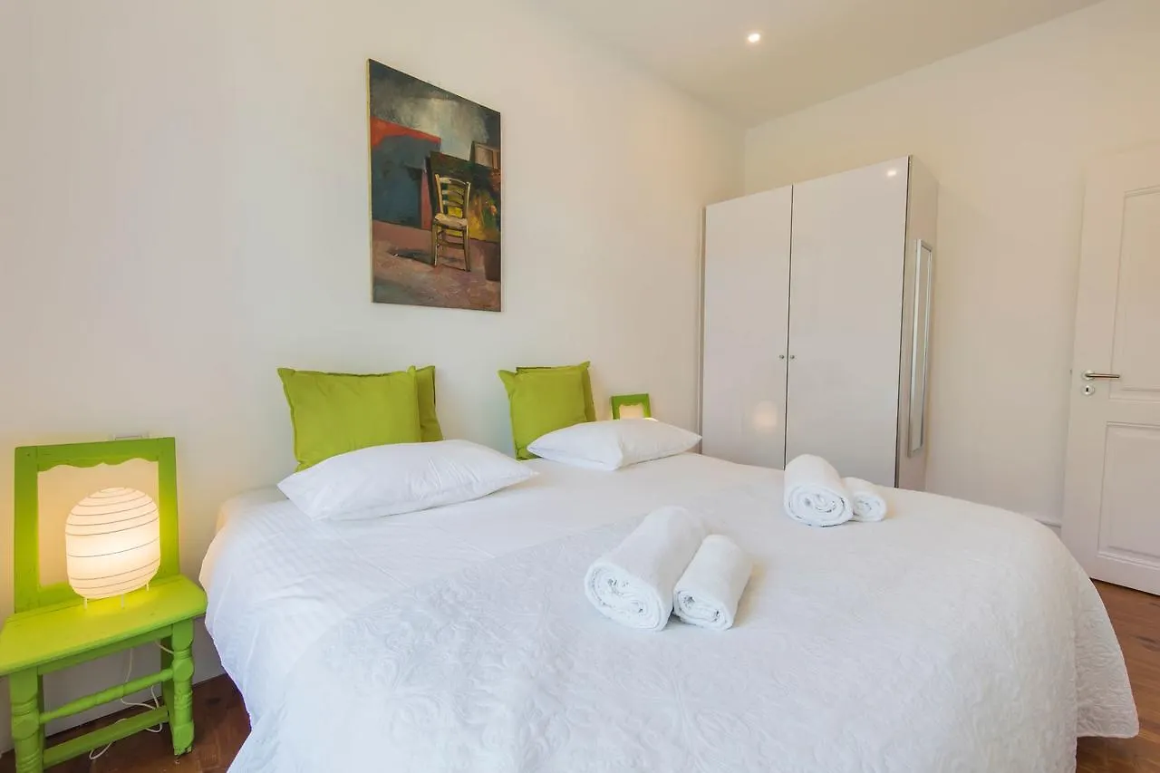 Lovelystay - Comfortable Apartment With River Views Lisbona 0*,