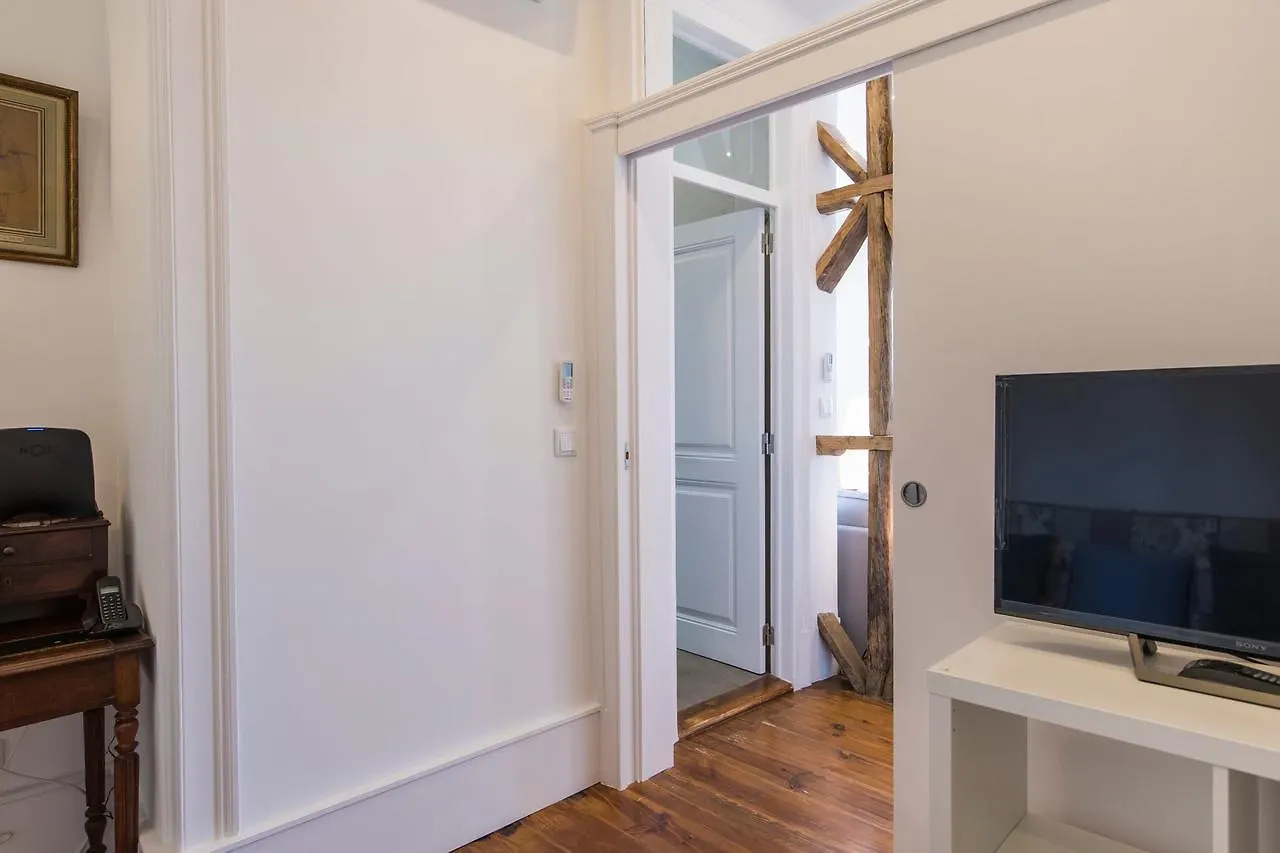 Lovelystay - Comfortable Apartment With River Views Lisbona